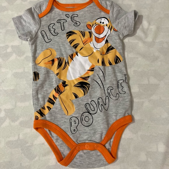 💛Winnie the Pooh tigger onesie - Picture 2 of 11